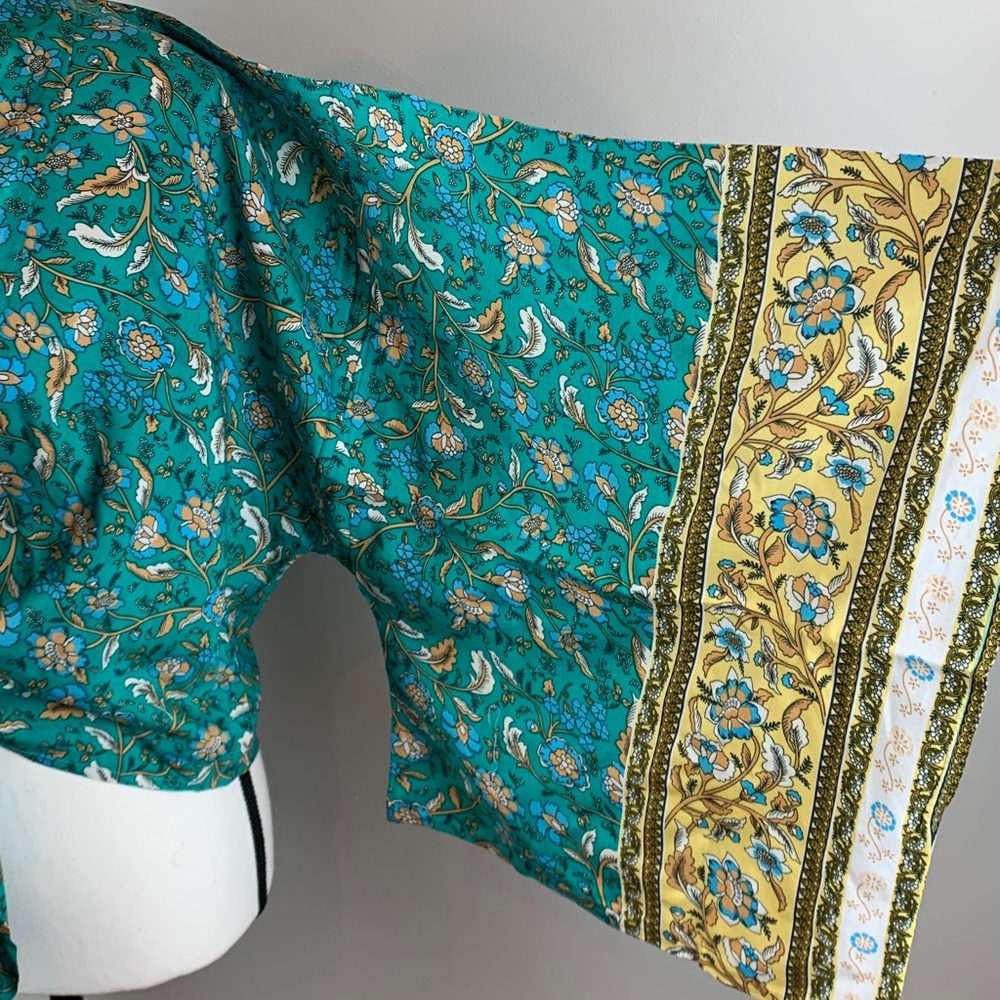 Floral Cropped Tie Front Kimono NEW! - Picture 6 of 9